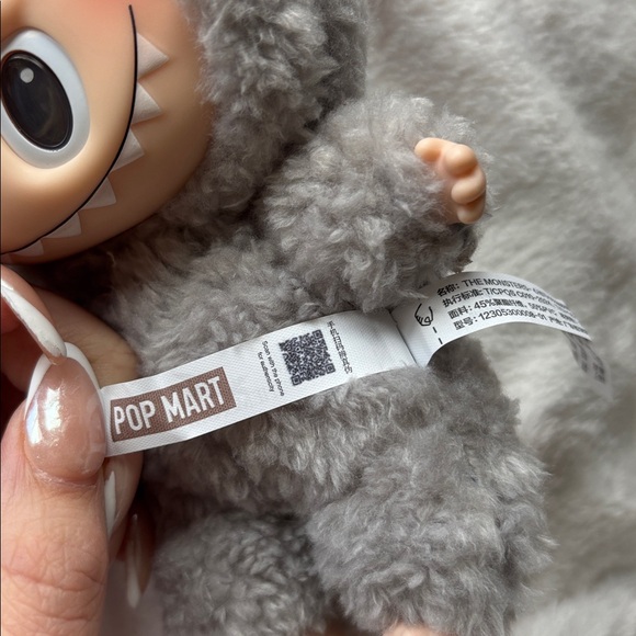 Authentic Exciting Macaron Labubu - Picture 4 of 5